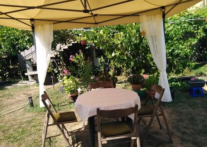 Lovely In With Garden And Garage *