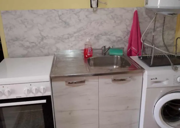 Lovely In With Garden And Garage Dragoman