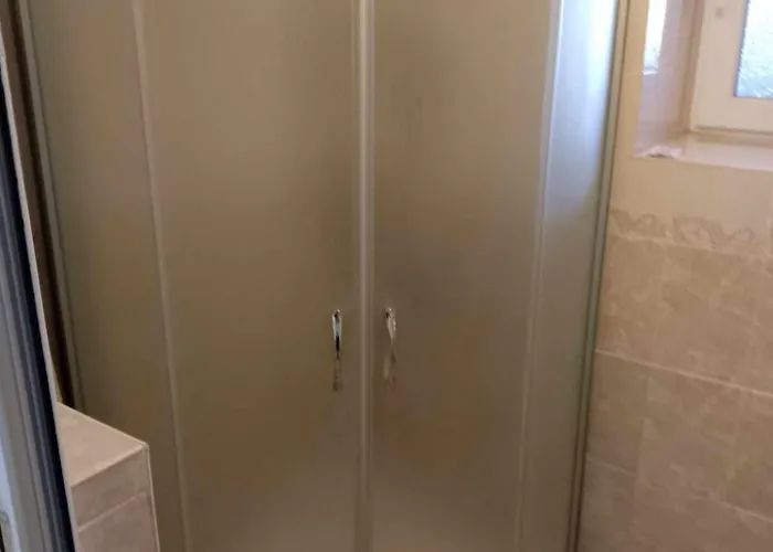 Daire Lovely In With Garden And Garage Dragoman