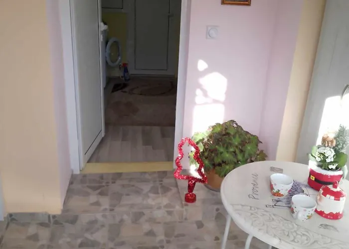 Daire Lovely In With Garden And Garage *